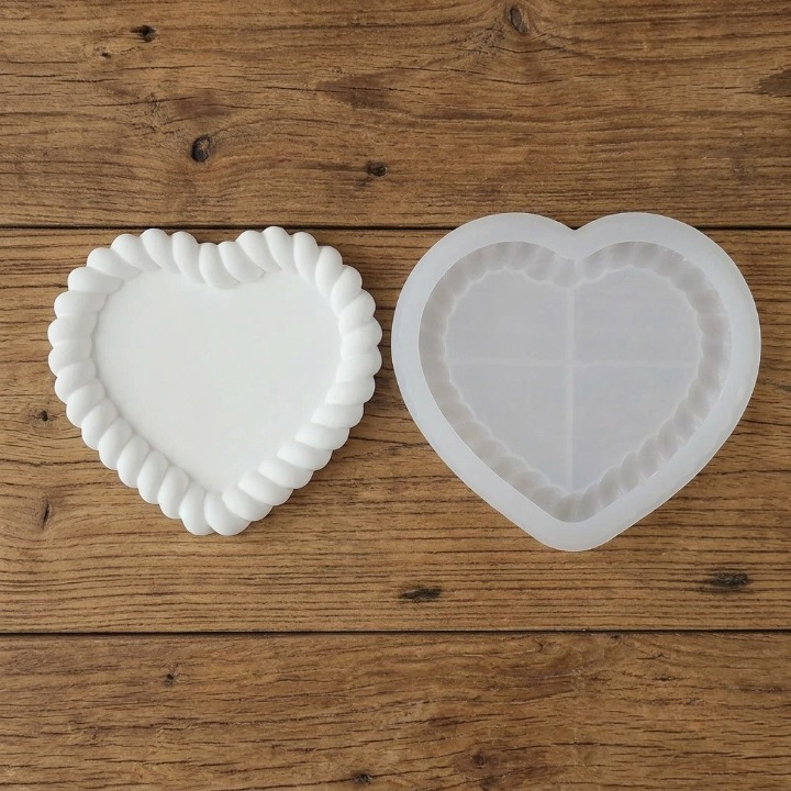 Rope Edges Heart Mould